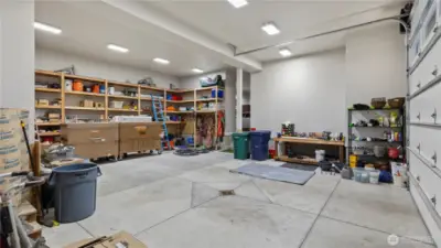 Here is the other side of the garage. Huge Shop possible!!