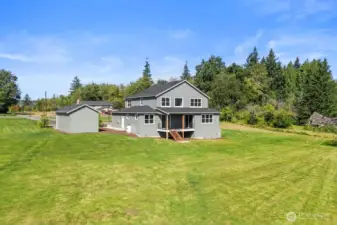 Photographs are for illustrative purposes only. Features, finishes, interior/exterior colors, landscaping and floorplan shown may vary from actual homes built.