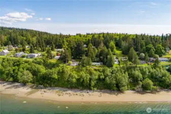 Unwind on the peaceful shores of Baby Island Beach—ideal for beachcombing, clamming, or simply soaking in the view.