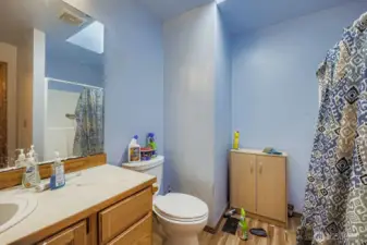 Upstairs full bathroom