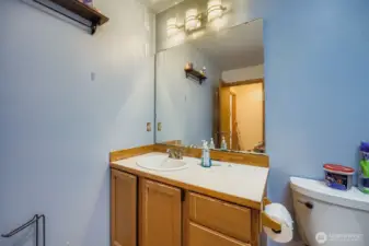 Upstairs full bathroom