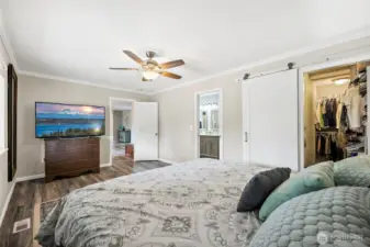 Primary suite ceiling fan.