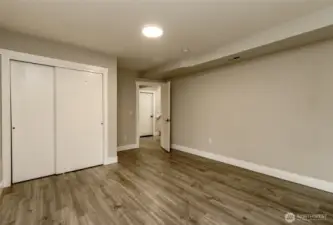 Den+Office w/ closet