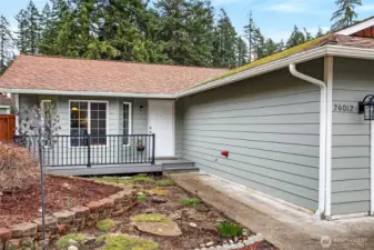 Recently updated front Trex deck