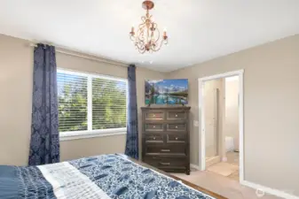 Primary Bedroom w/ En-Suite Full Bath & Walk-In Closet