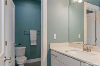Upstairs full bathroom.