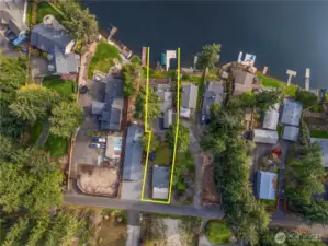 Large lot right on the lake - what more could you want?