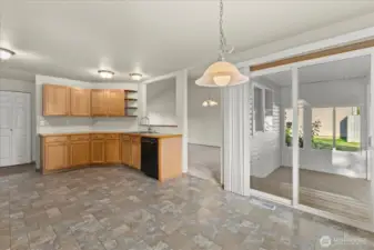 Kitchen Breakfast nook sliderto sun room
