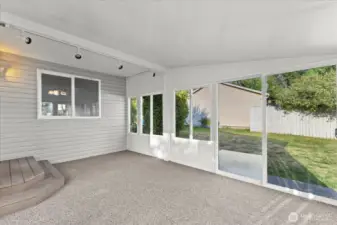 Sunroom with tons of natural light, 200sqft.