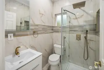 MIL/private bathroom