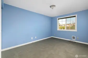 Second bedroom.