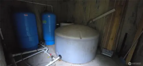 Storage tank and pressure tanks