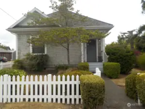 ENTRY TO COVERED PORCH