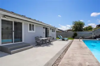Retractable awnings