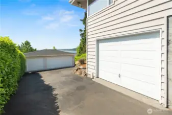 detached garage