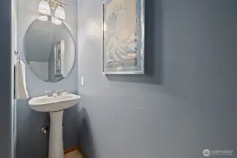 main floor 1/2 bath