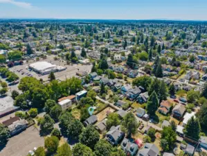 Just steps to shopping, dining, parks & transit—this location can't be beat!