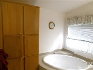 Soaking tub and linen closets at your service.
