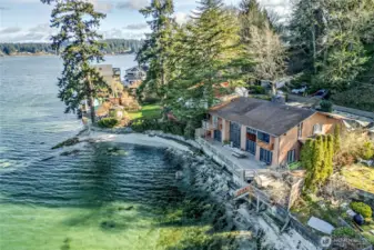 Stunning no bank waterfront with Olympic Mountain Views and white shell beach!
