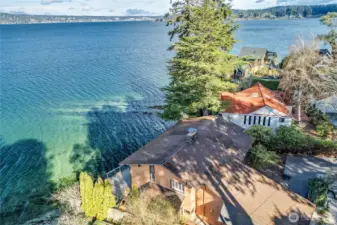 Overhead view of home, waterfront and proximity to the tip of Rocky Point.