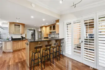 Breakfast bar and additional eating nook.