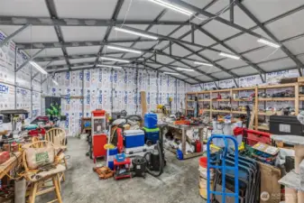 Insulated 36x40 shop work bench shelves