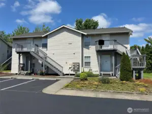 Well maintained 4plex with new blacktop