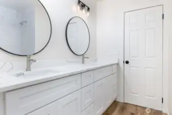 Full bath located on 2nd level. New vanity and mirrors brightens this space.