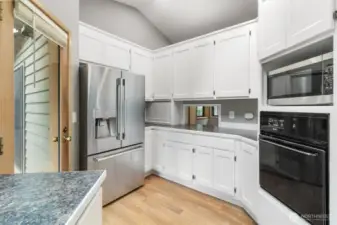 Brand new Samsung Signature Select Refrigerator with caft ice cubes