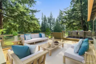 Deck (virtually staged)