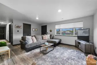 ~Spacious Living Room~
