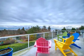 Expansive view deck