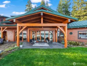 A look at the back patio.  You'll feel like you are on vacation! (Bring your own cook...)