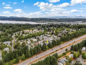 This location allows quick access to all of the shops, restaurants, and the freeway.