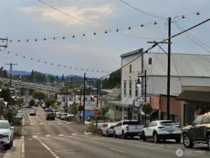 close to downtown Manette shopping and resturancts