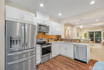 4 Years old Stainless steel appliances