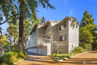 Welcome to Sterling Heights. Private 13 unit community.