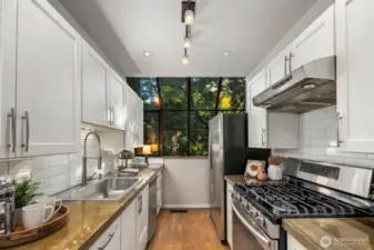 All appliances stay!