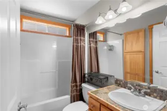 Main floor full bathroom