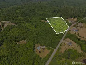 Property lines are approximate.