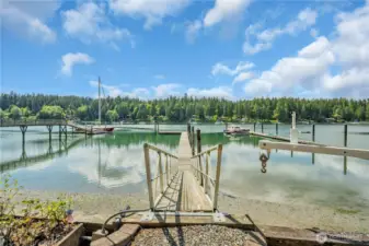 Deep water dock moorage on Manzanita Bay, west facing, A 175ft. pier extends to the 32ft. float with waters exceeding 7ft. depth at a -3ft. tide accommodating substantial cruising vessels in prior years while allowing flexibility for a range of yachts.
