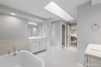 5 piece ensuite is nice & large.