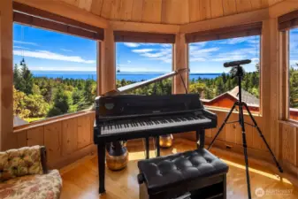 Cupola with 360 views of the property, Olympic Mountains, Puget Sound and more