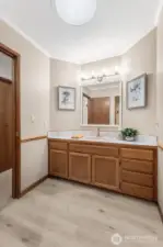 Full guest bathroom w/new flooring that mirrors the primary in layout and function; separate space for bathing and water closet makes an easy bath to share.