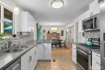 Well appointed Kitchen with all the right fixtures