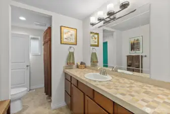 Dual Entry - Full Bathroom