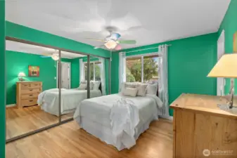 1st Bedroom, Bathroom Access