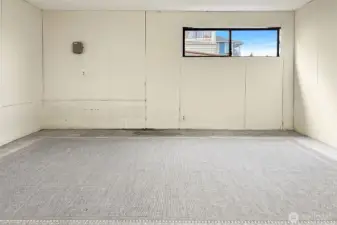 Shop space for your projects or create something more fitting to your needs. Lots of possibilities.