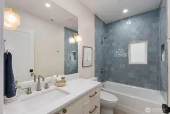 2nd Upstairs Bathroom