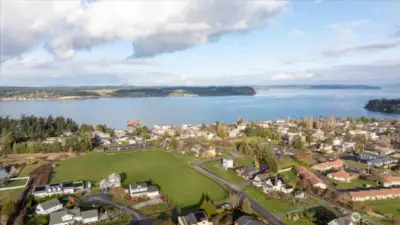 Visit downtown... shop, socialize, visit the museum and wharf. It's a beautiful life here!